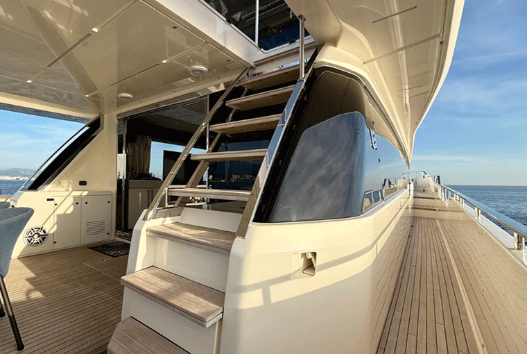 Ferretti Yachts 780